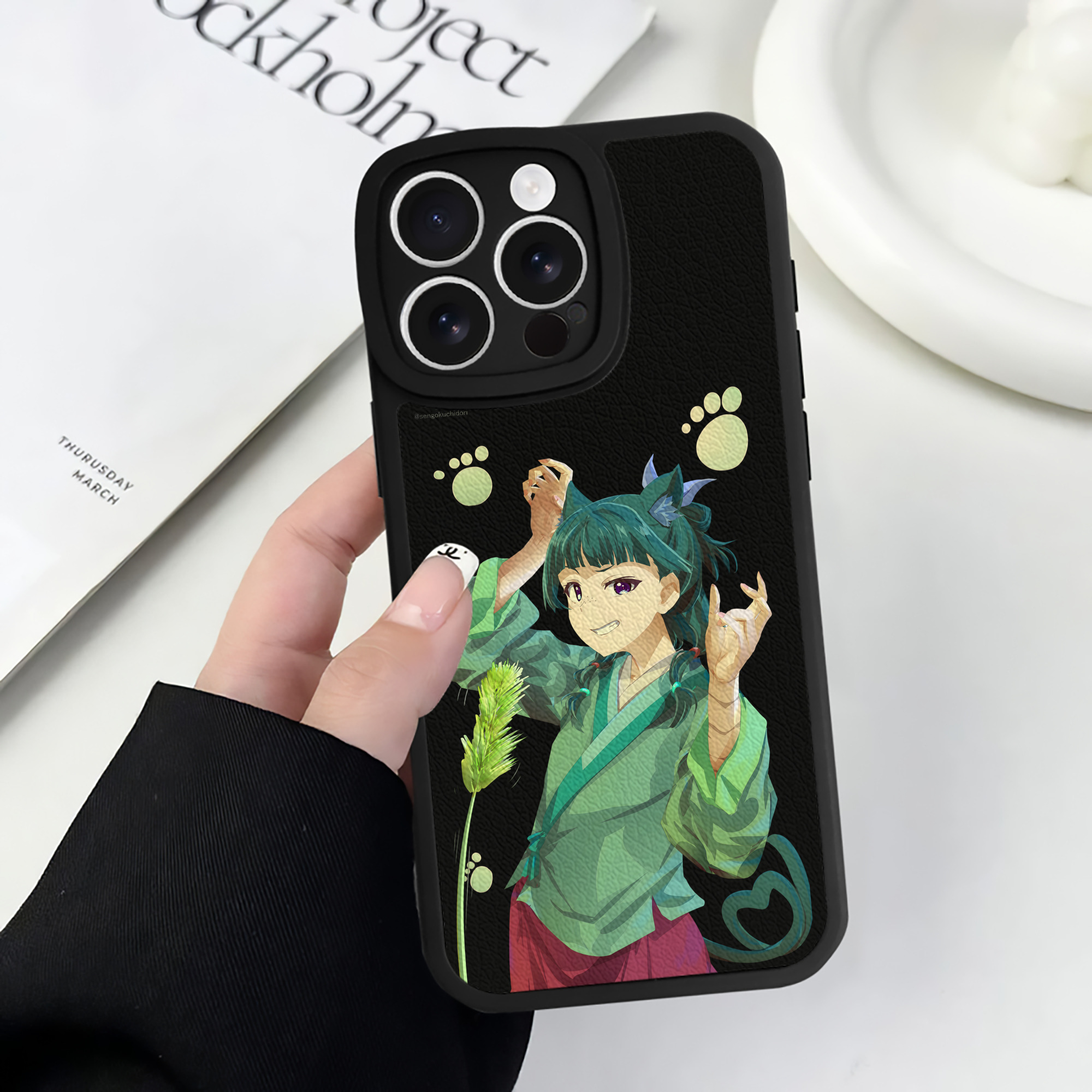 （画像用） 薬屋のひとりごと The Apothecary Diaries 【iPhone 16シリーズ対応】シリコンスマホケース（レザー調） 材質：シリコン
